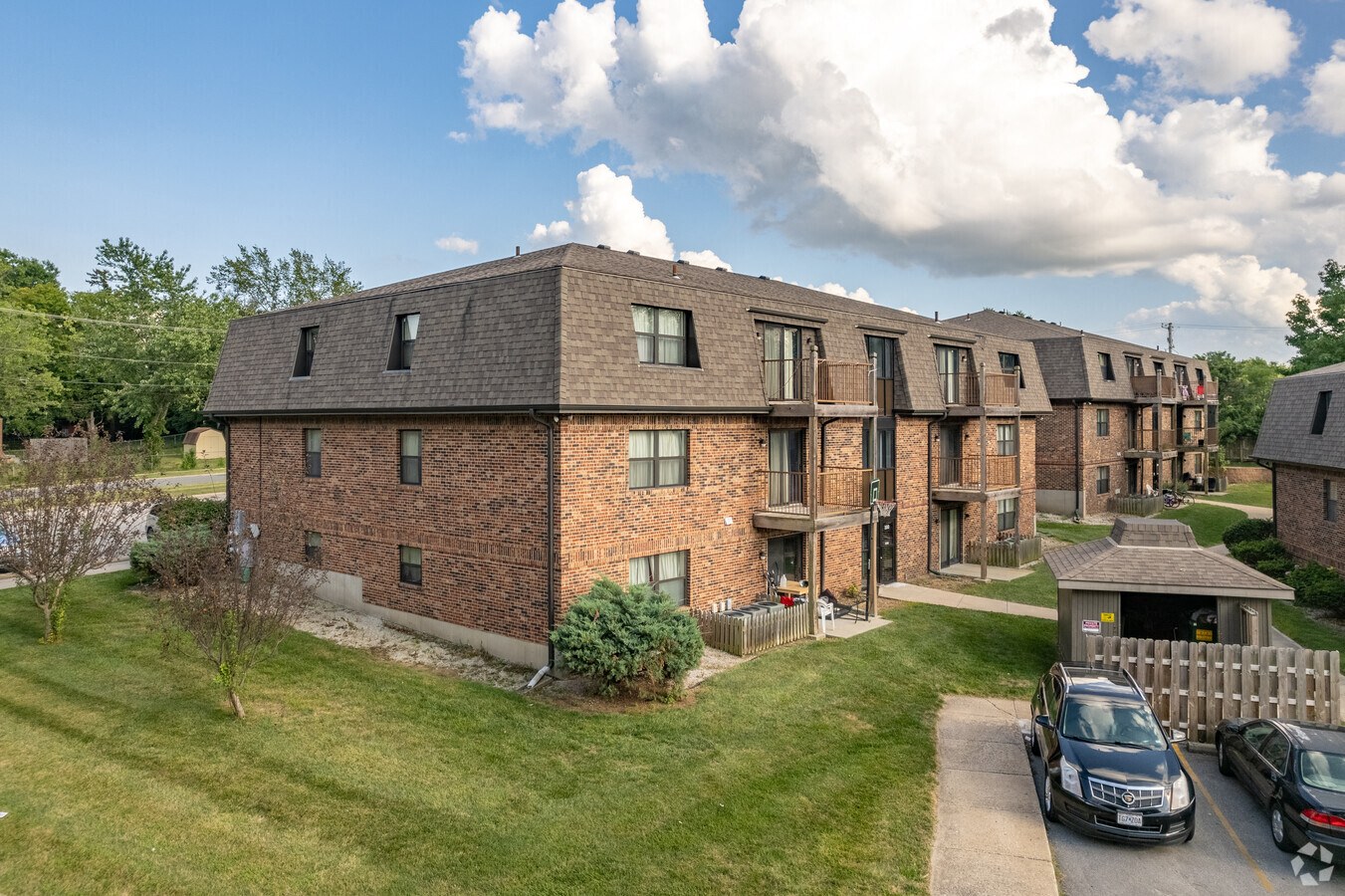 Robin Hills Apartments in Lee's Summit, MO